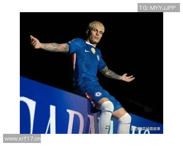 恩佐与加纳乔共同探讨切尔西圣诞慈善活动的足球团结力量