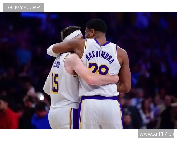 湖人训练场景曝光斯玛特紧逼八村里夫斯全力防守展现球队默契