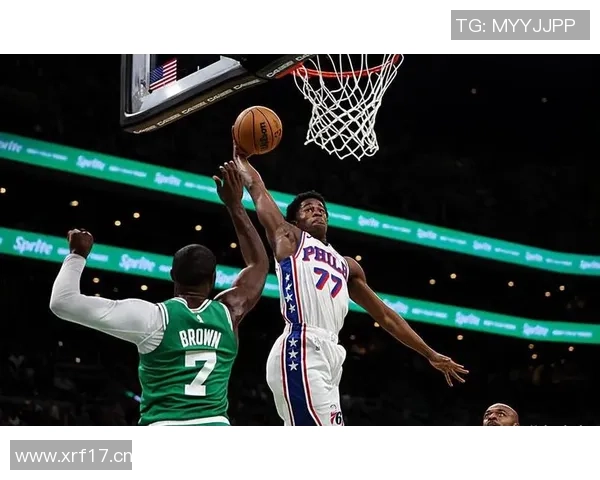 埃奇库姆半场表现不佳10投仅3中三分球命中率低迷仅得7分2篮板