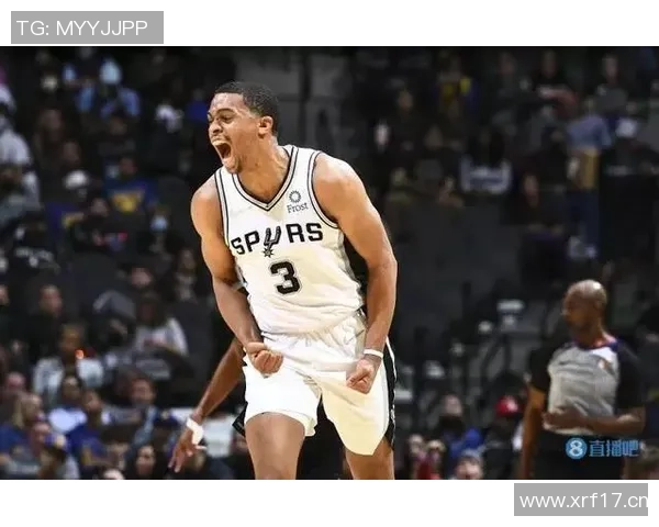 凯尔登全场完美表现5投全中14分3篮板1助攻3抢断正负值高达20分领衔全场